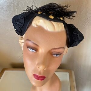 INVENTIVE 1940'S BLACK FELT CAP WITH GOLD STUDS, BEADS & SATIN BAND TRIM